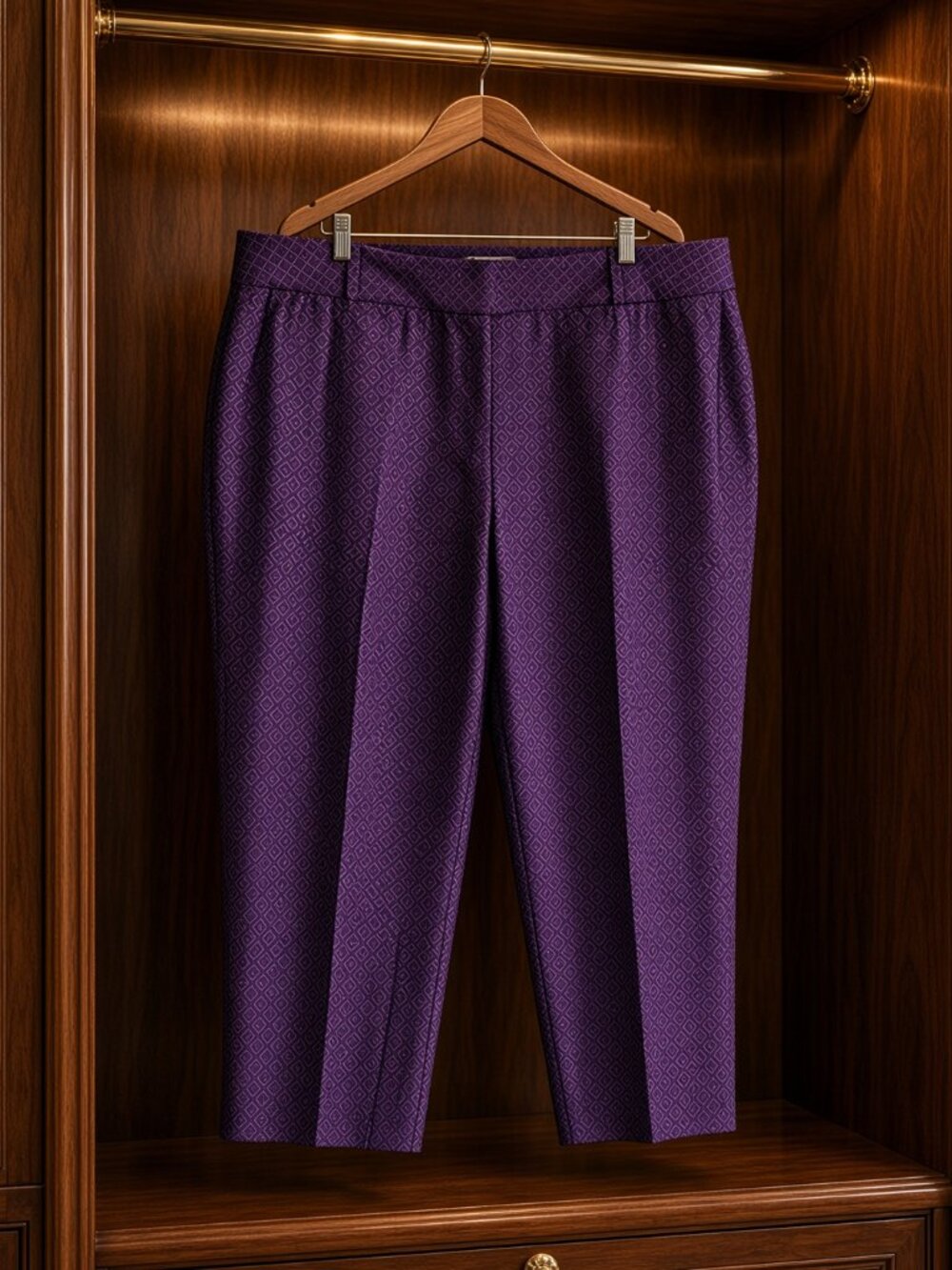 NWT Avenue Studio Purple Geometric Diamond Print Capri Pants
